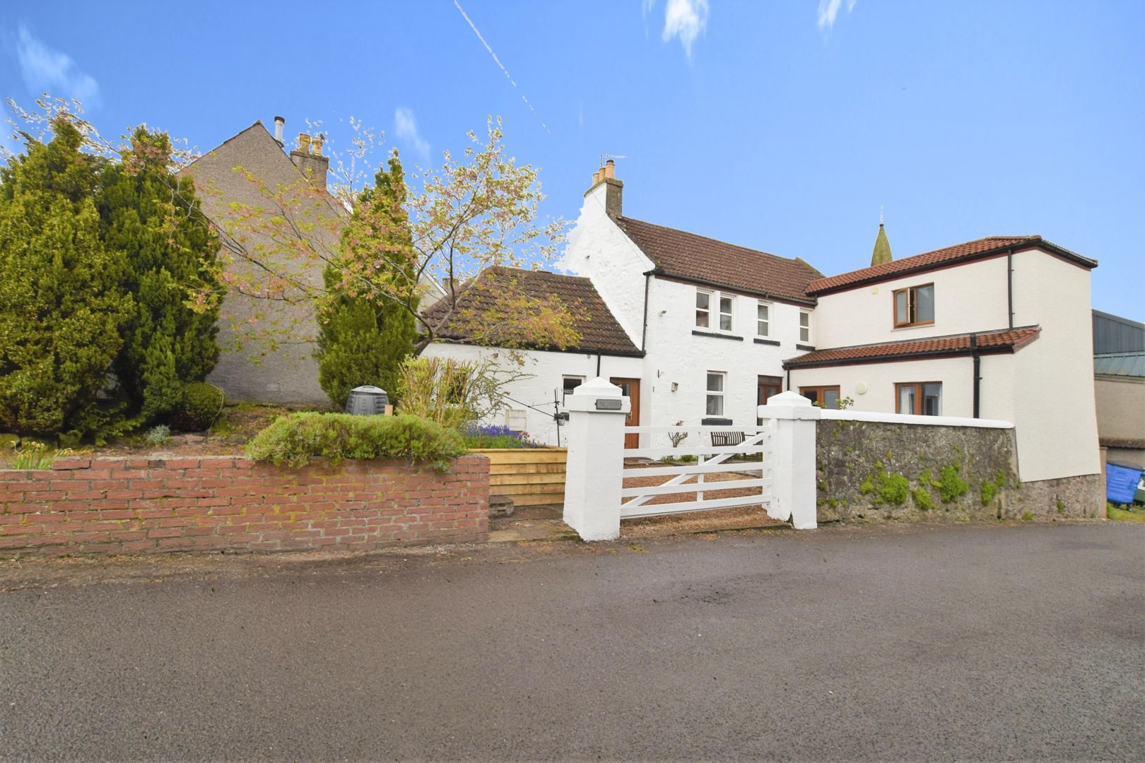 5 bed linkdetached house for sale in Stocks Wynd, Strathmiglo KY14