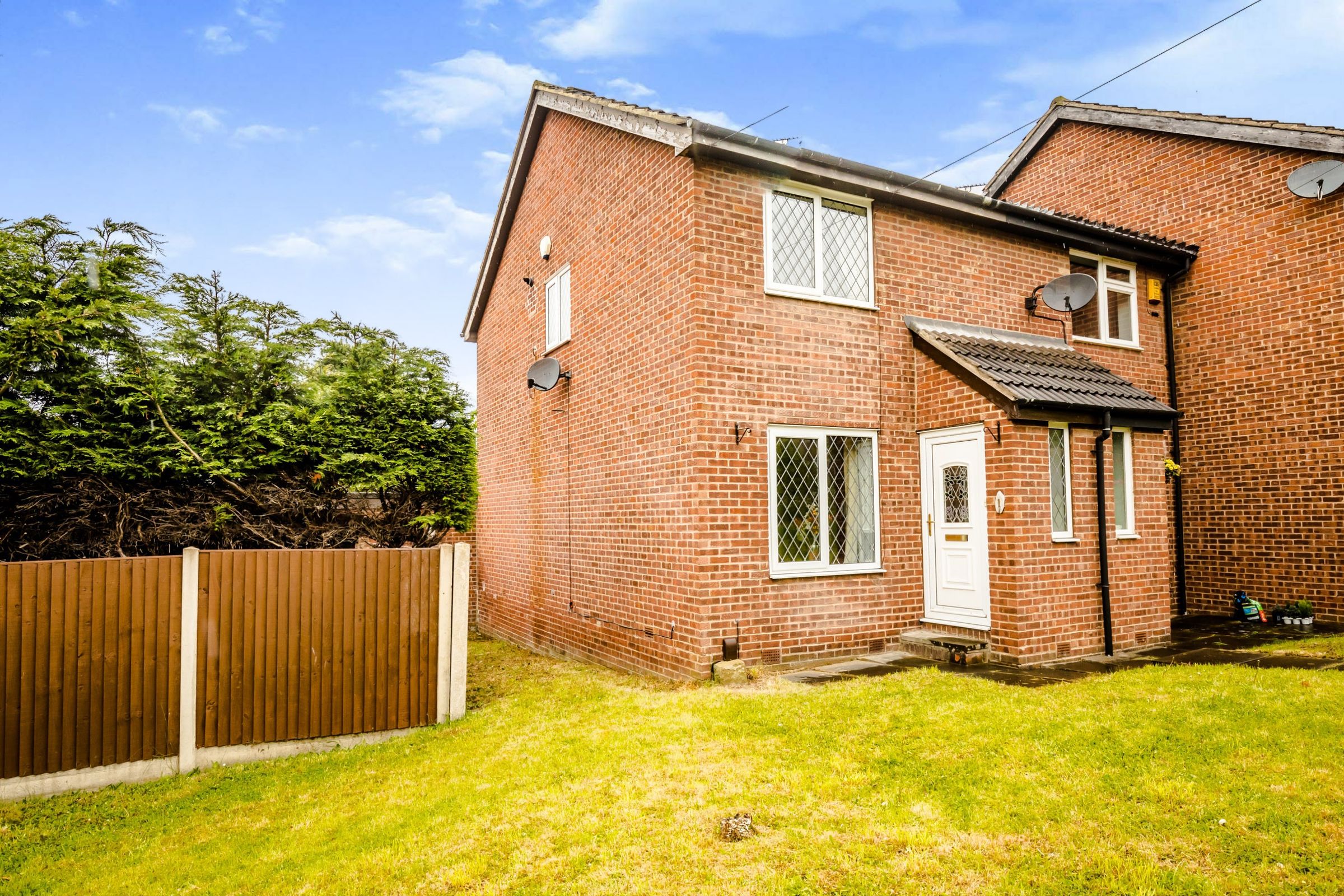 2 bed end terrace house for sale in Chestnut Walk, Wakefield, West