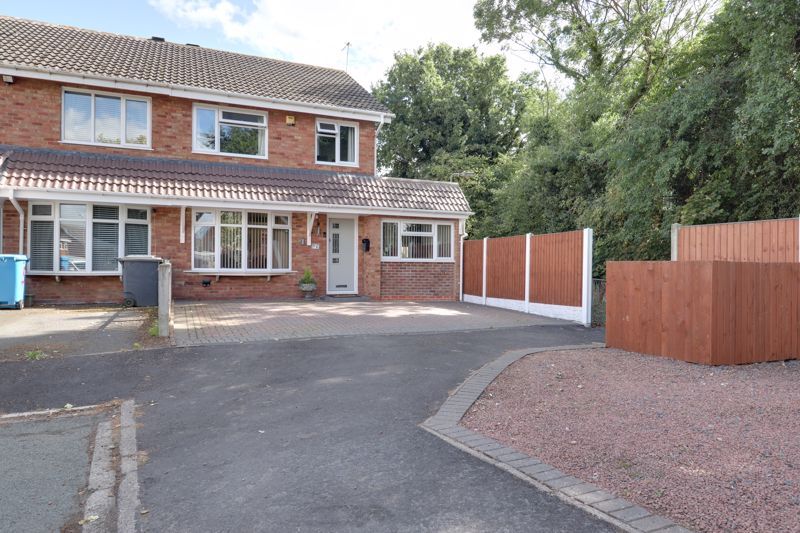 3 bed semidetached house for sale in Edwin Close, Penkridge, Stafford