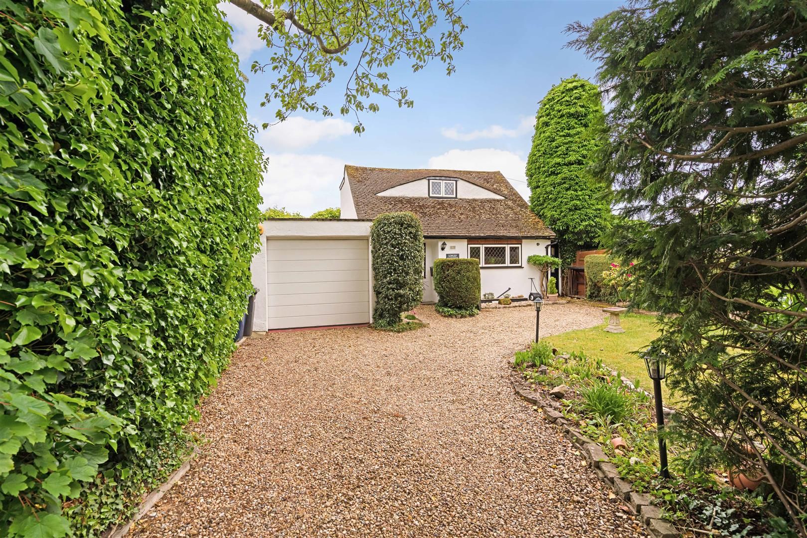 3 bed detached bungalow for sale in Northern Woods, Flackwell Heath