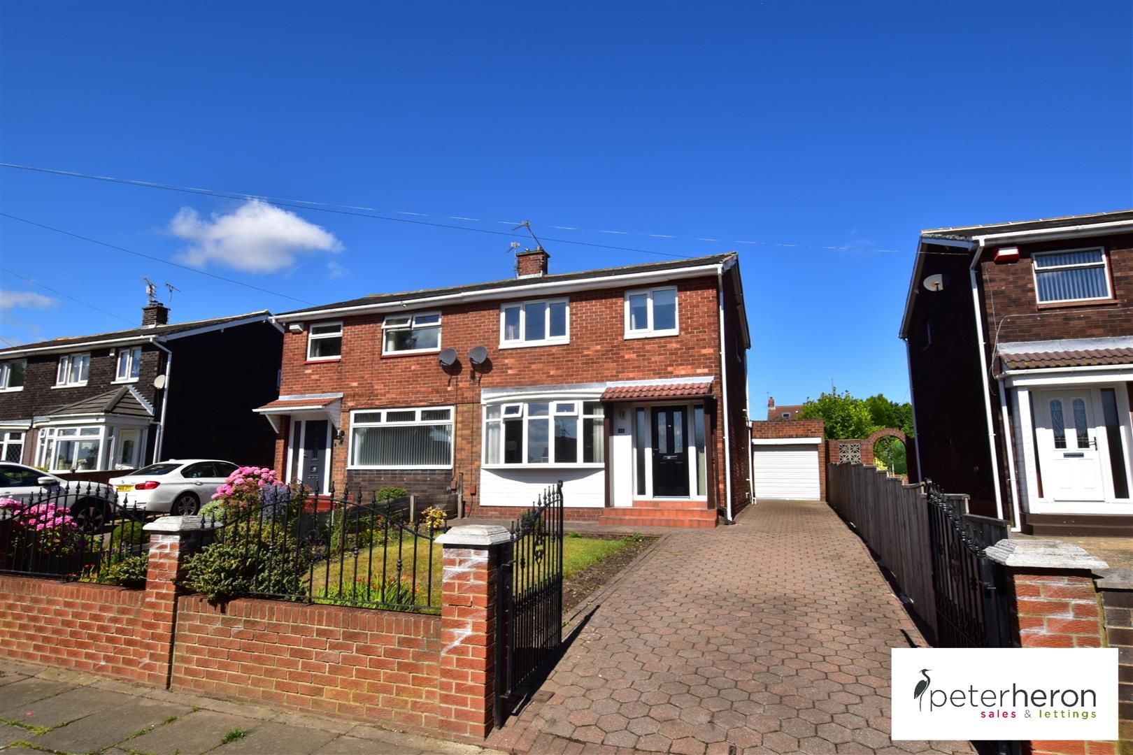 3 bed semidetached house for sale in Farrington Avenue, East