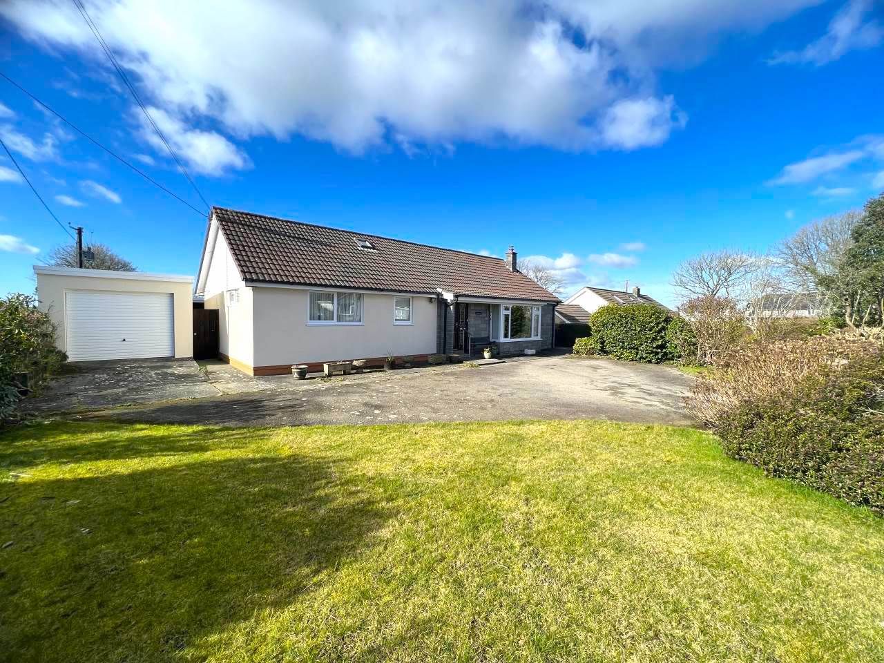 4 bed bungalow for sale in Rhos Helyg, PantYCrug, Capel Seion, Aberystwyth SY23 Zoopla