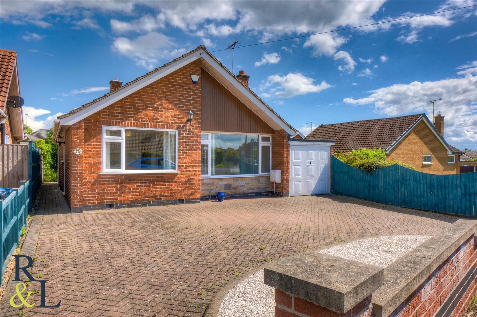 2 bed detached bungalow for sale in Sedgley Road, Tollerton, Nottingham