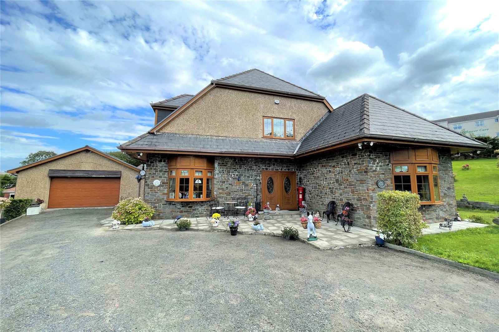 4 bed detached house for sale in Clos Llwynallt, Alltwen, Pontardawe