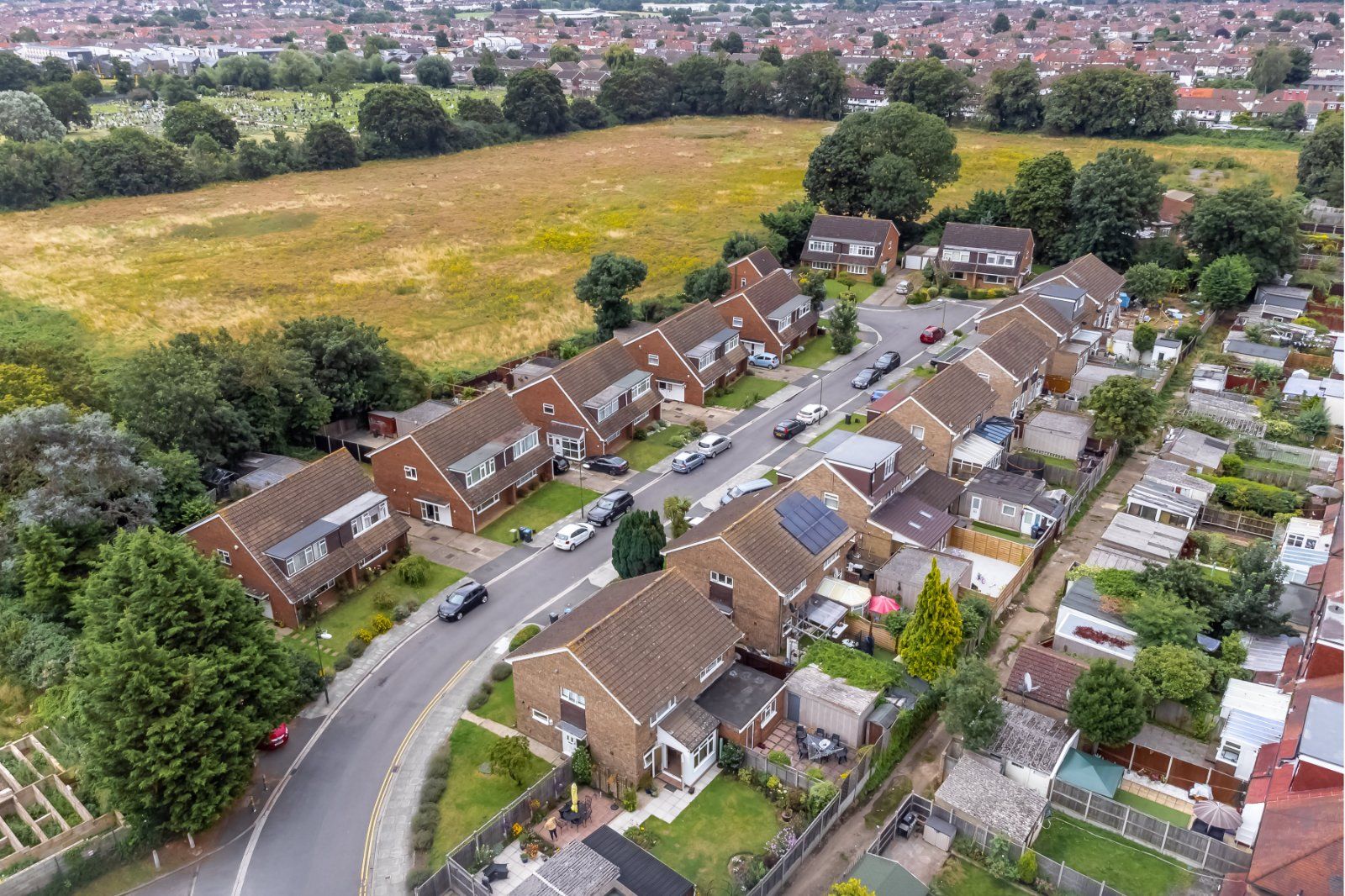 Crossways Road, Mitcham CR4  