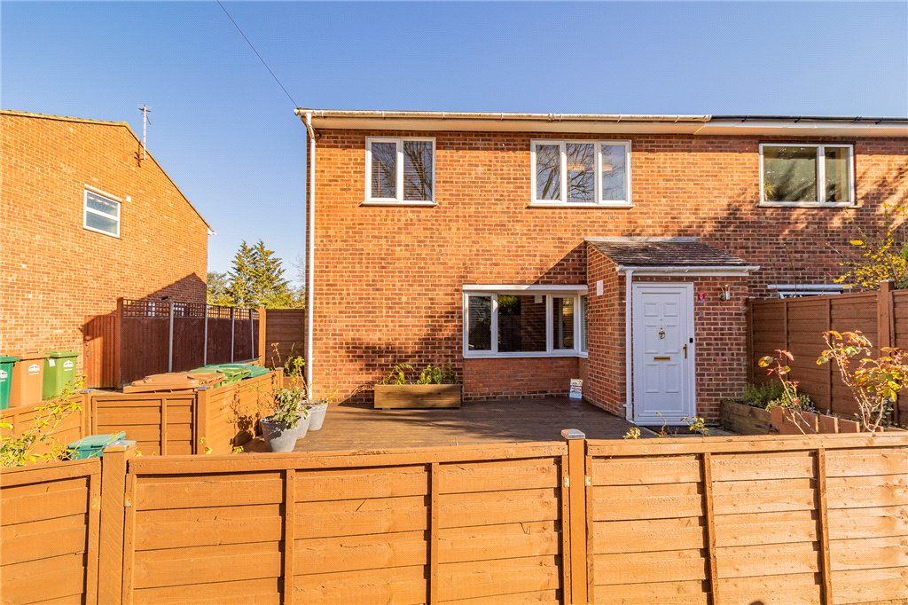 4 bed semidetached house for sale in Broadacre, Staines TW18 Zoopla