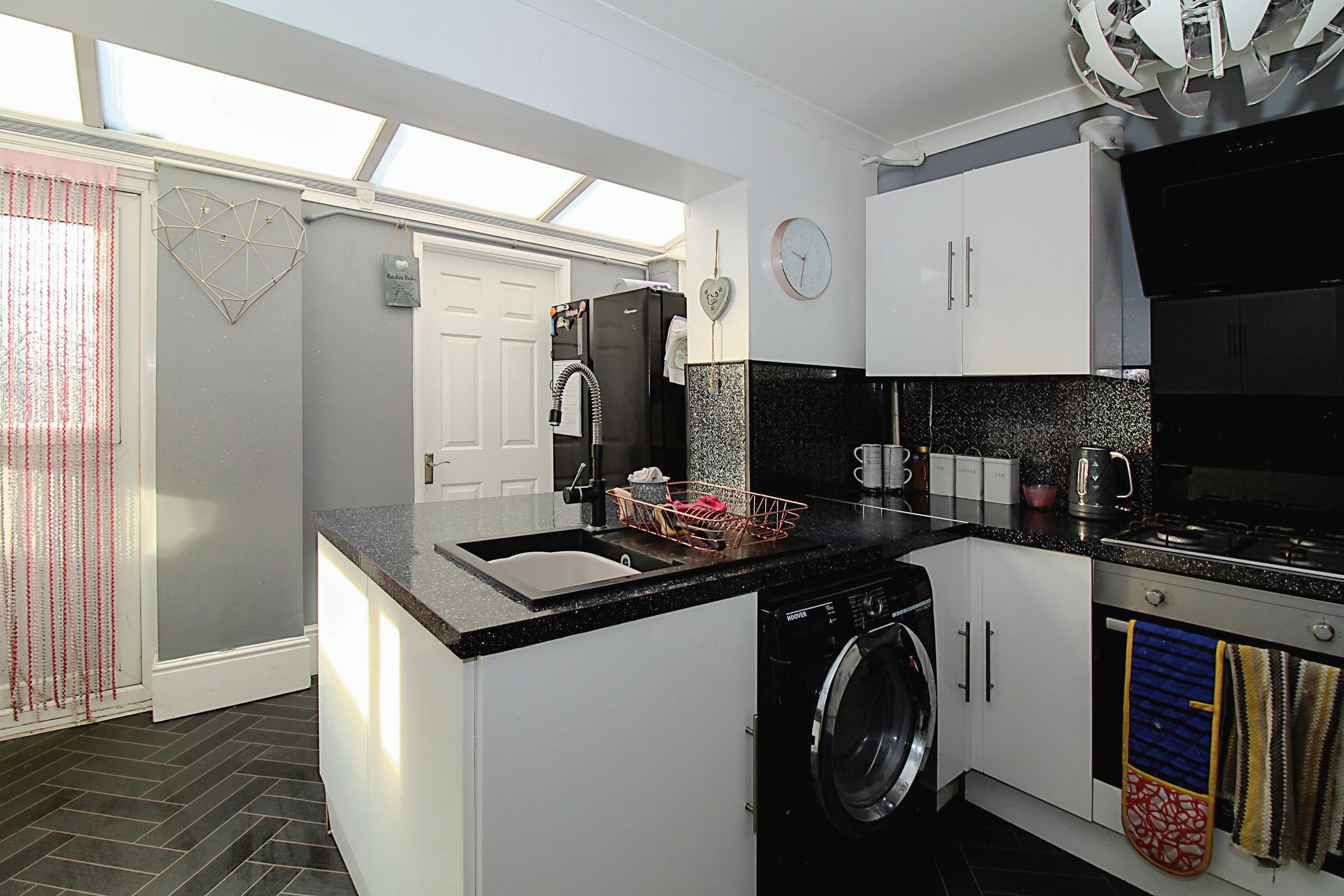 4 bed semidetached house for sale in Hayfield Close, Staveley