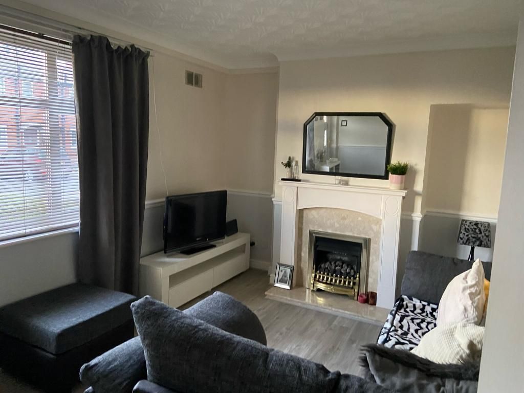 2 bed semidetached house to rent in St. Giles Avenue, Rowley Regis B65