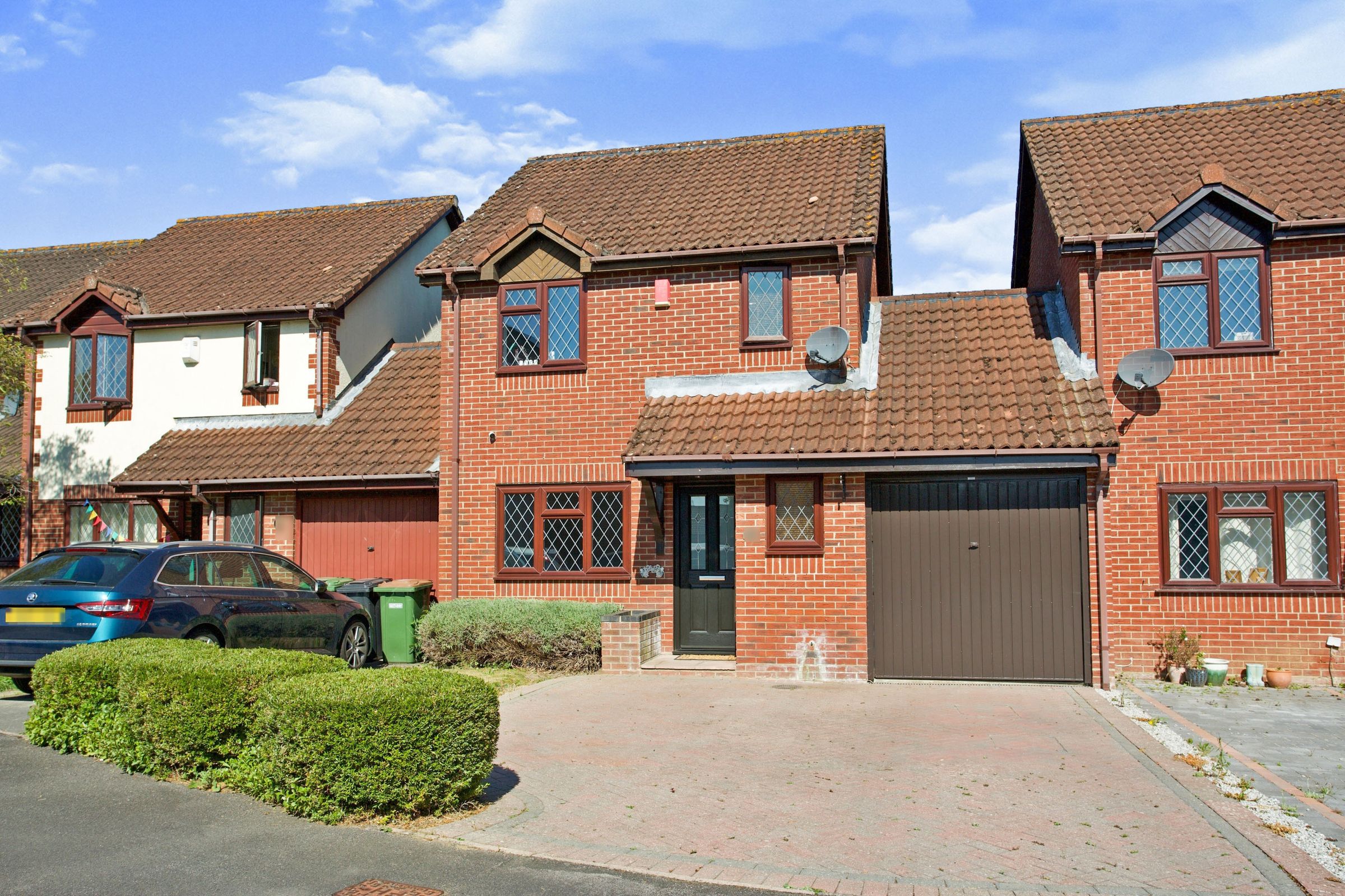 3 bed linkdetached house for sale in St. Lawrence Close, Hedge End