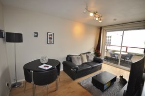 High Street, Cheltenham, Glos GL52