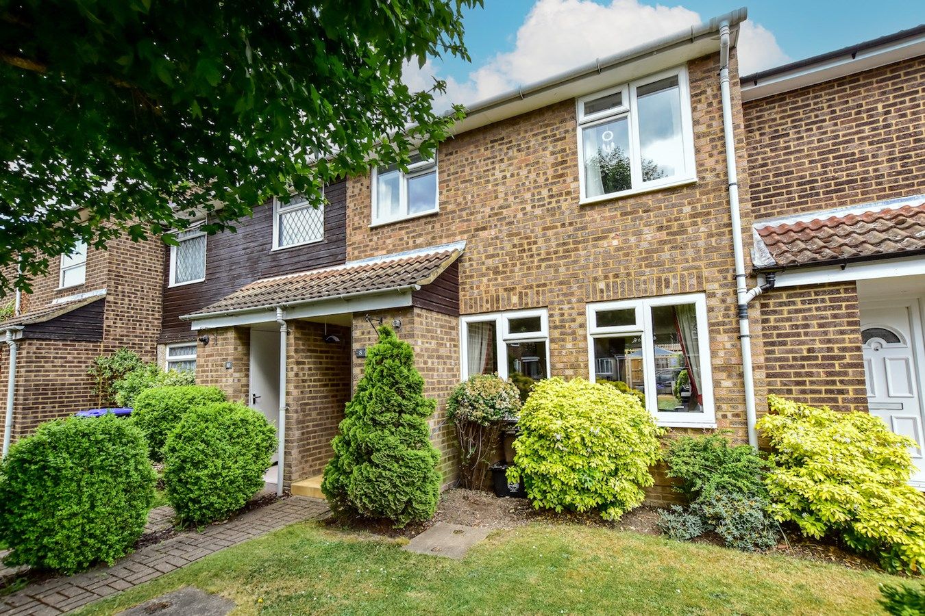 3 bed terraced house for sale in Leas Drive, Iver SL0 Zoopla