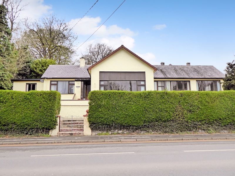 3 bed detached bungalow for sale in Glanhwfa Road, Llangefni LL77 Zoopla