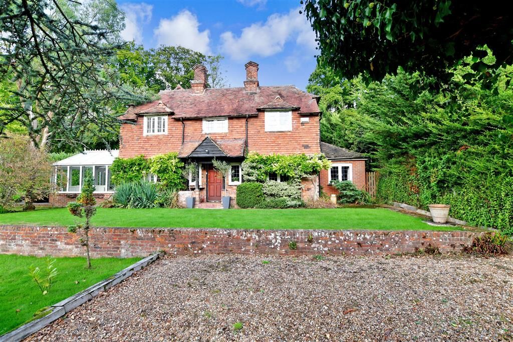 5 bed detached house for sale in Maidstone Road, Chilham, Canterbury