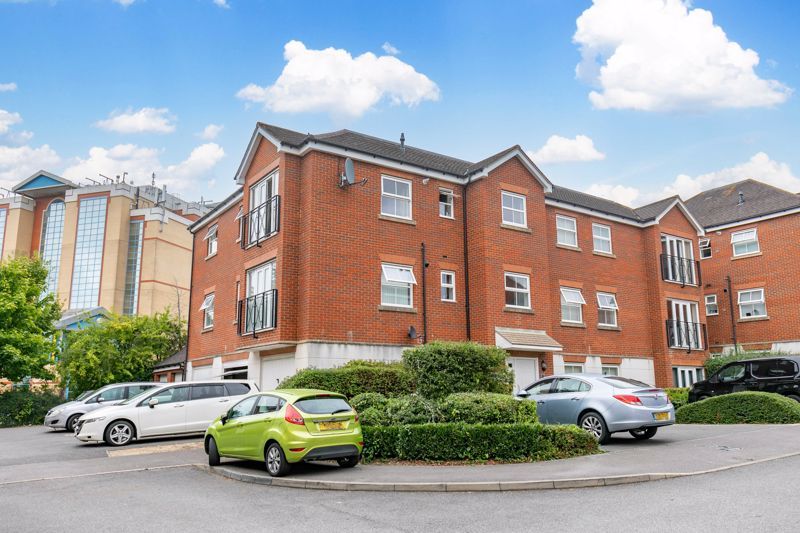 2 bed flat to rent in Hazelwick Mews, Three Bridges, Crawley, West