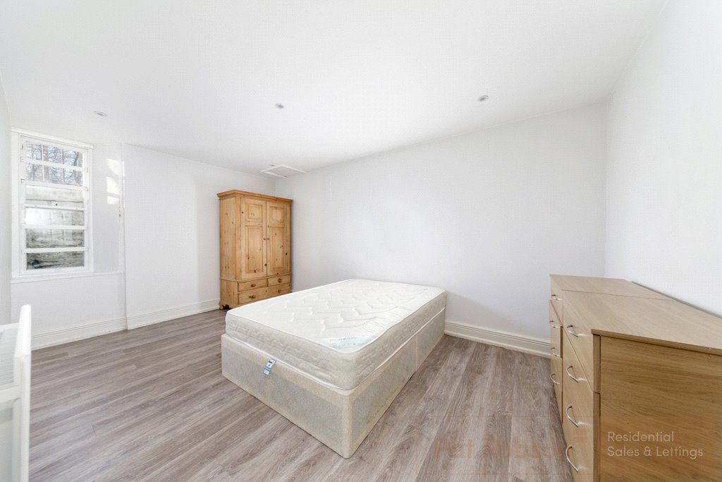 2 bed flat to rent in High Swinburne Place, Summerhill Square