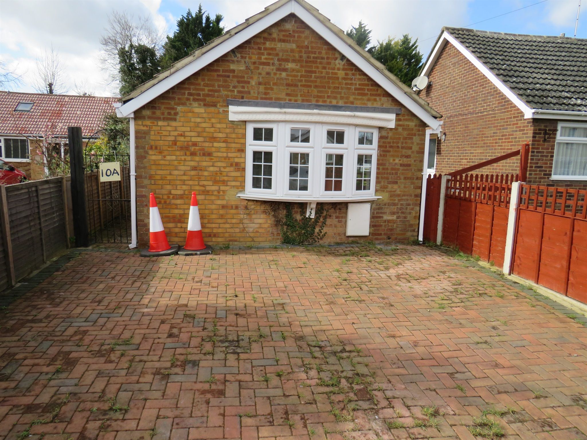 1 bed detached bungalow for sale in Dunstable Road, Houghton Regis, Dunstable LU5 Zoopla