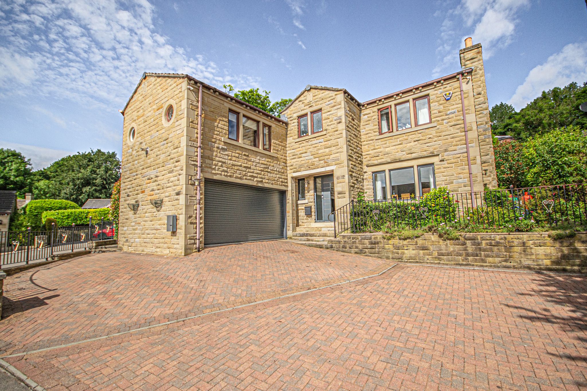 5 bed detached house for sale in St. Helens Field, Almondbury