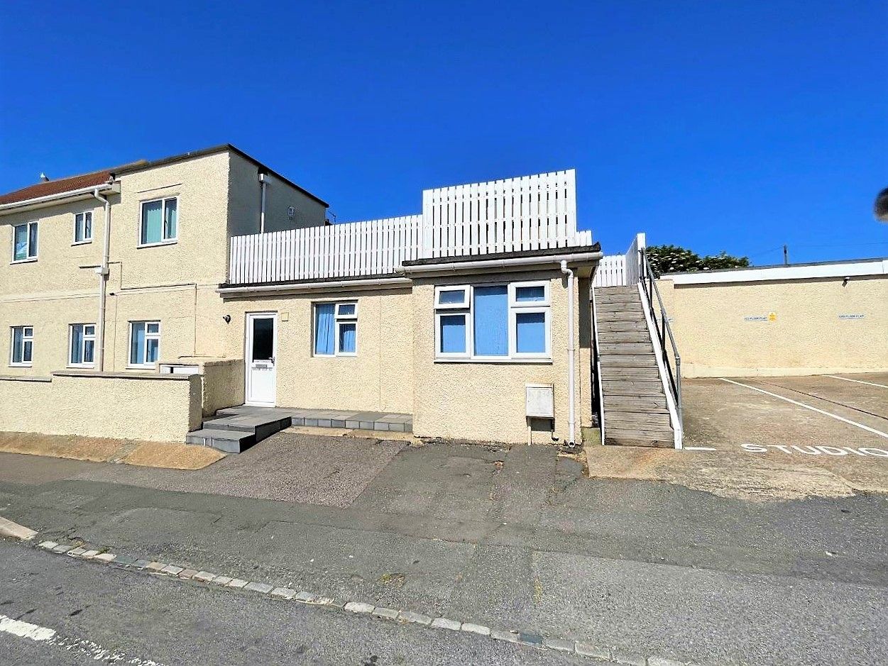 2 bed flat for sale in Broomfield Avenue, Cliffs BN10 Zoopla