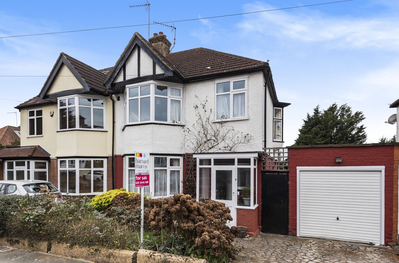 3 bed semidetached house for sale in St. Margarets Avenue, Whetstone