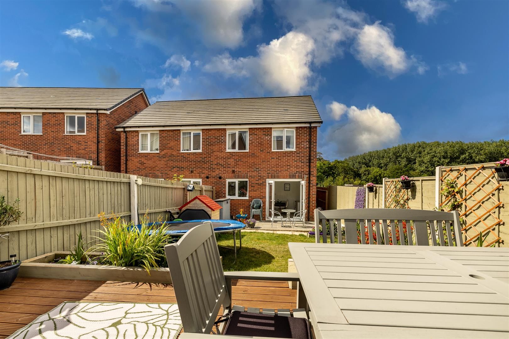 3 bed semidetached house for sale in Avis Way, Whitnash, Leamington