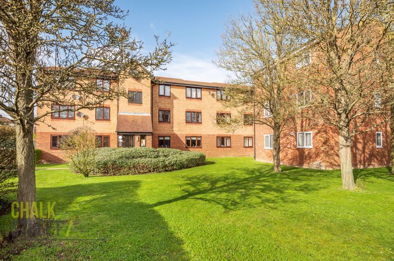 1 bed flat for sale in Latimer Drive, Hornchurch RM12 Zoopla