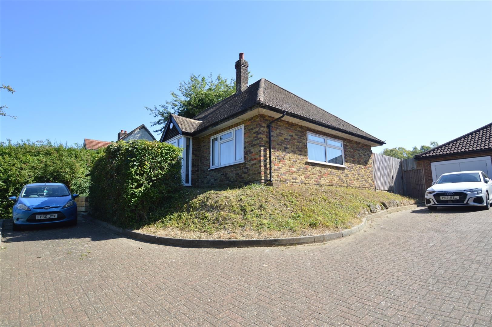 3 bed detached bungalow for sale in Brighton Road, Hooley, Coulsdon CR5