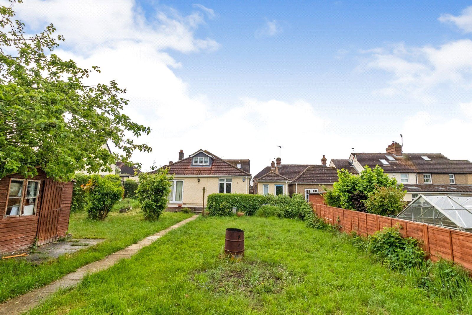 6 bed bungalow for sale in Stanbridge Road, Leighton Buzzard
