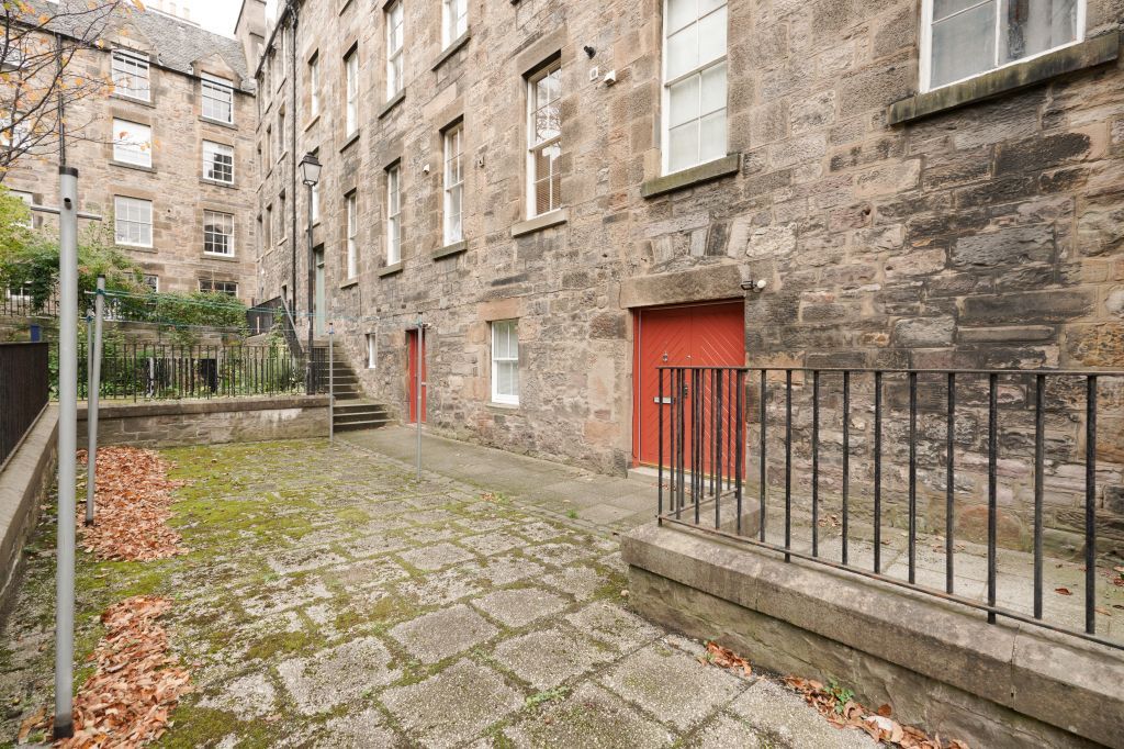 1 Coinyie House Close, Old Town EH1  