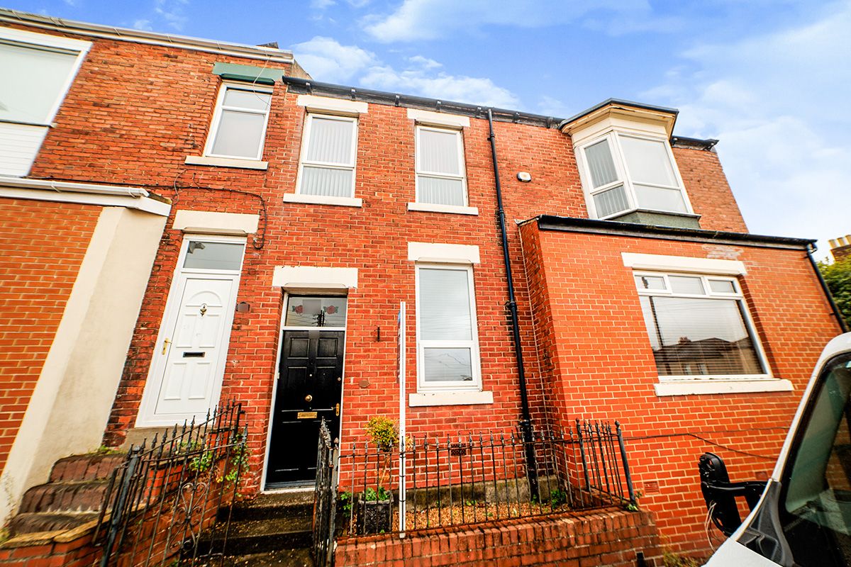 4 bed end terrace house for sale in High Street, South Hylton