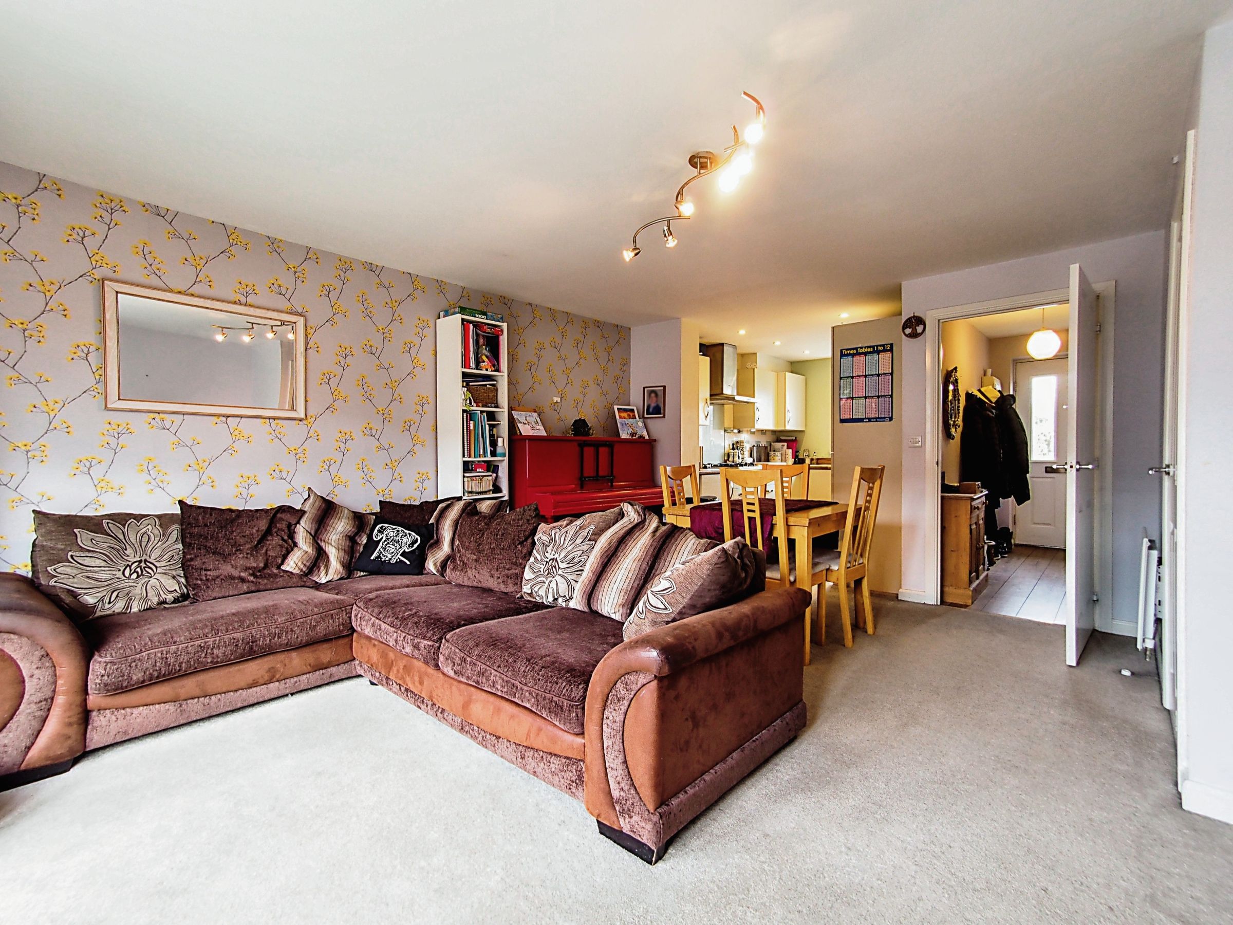 3 bed end terrace house for sale in Lapwing Lane Watchfield