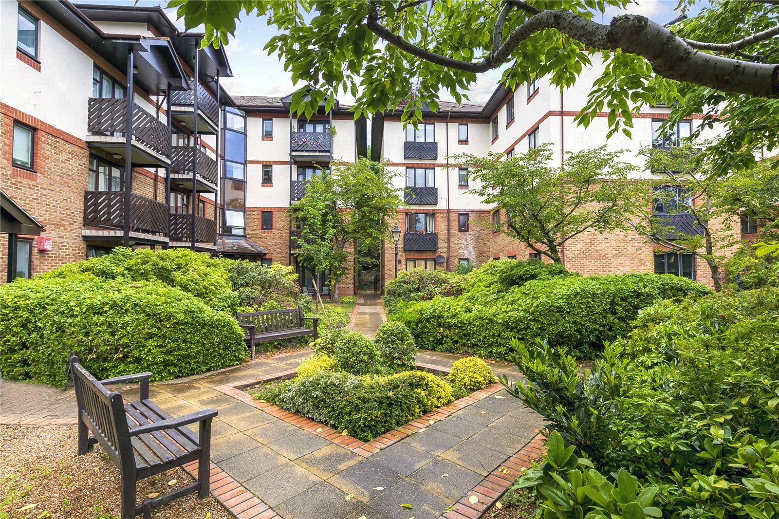 1 bed flat for sale in Lichfield Gardens, Richmond, Surrey TW9 Zoopla