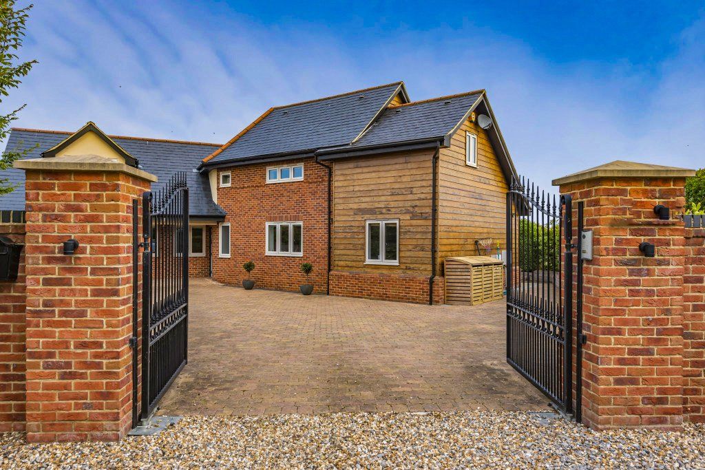 4 bed detached house for sale in South Stoke, Reading, Oxfordshire RG8