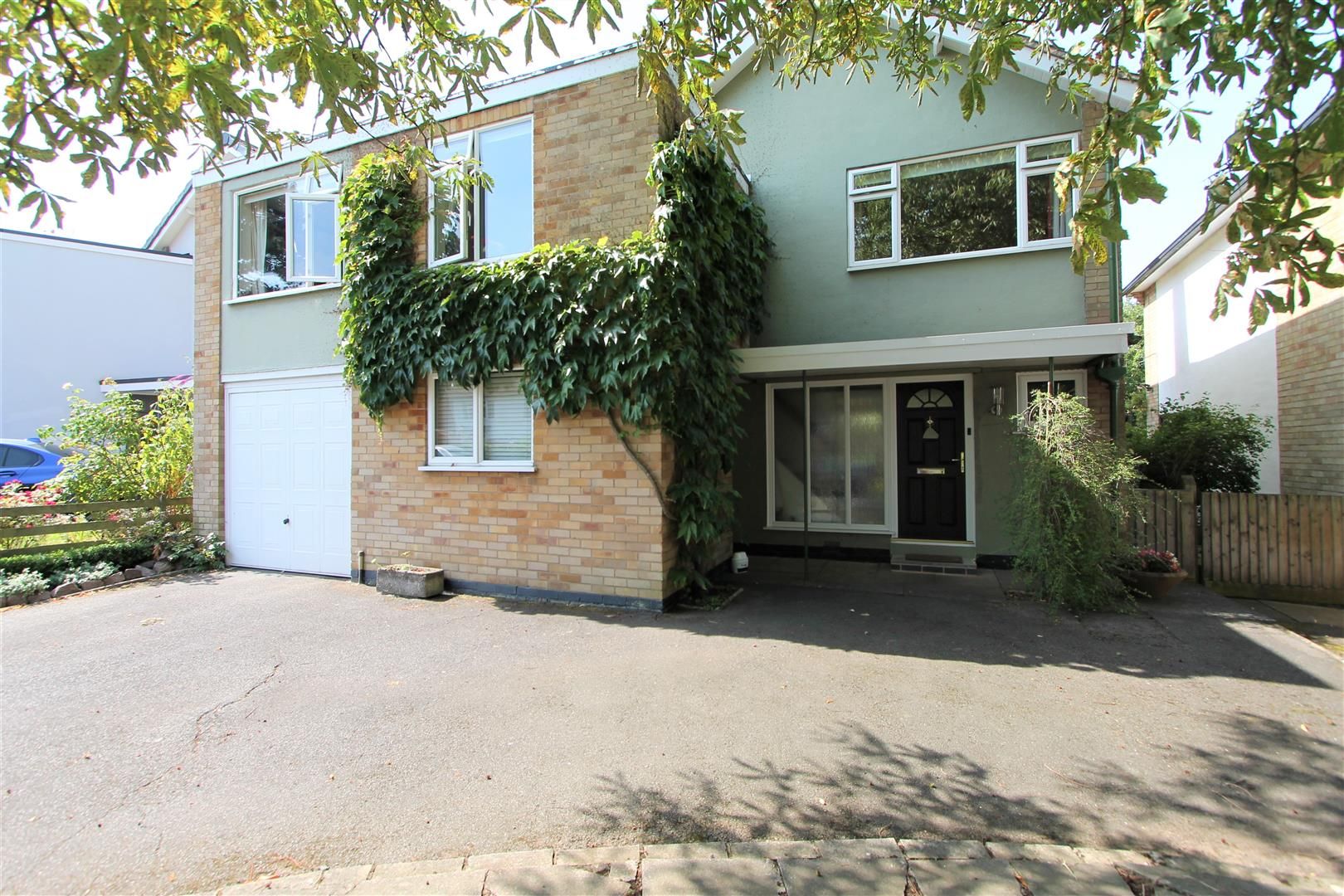 4 bed detached house for sale in Brocks Hill Drive, Oadby, Leicester