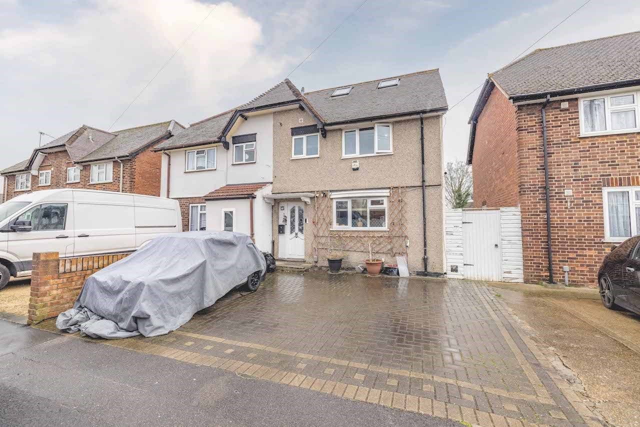 4 bed semidetached house for sale in Haig Road, Uxbridge UB8 Zoopla
