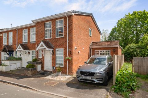 Beaconsfield Place, Epsom KT17