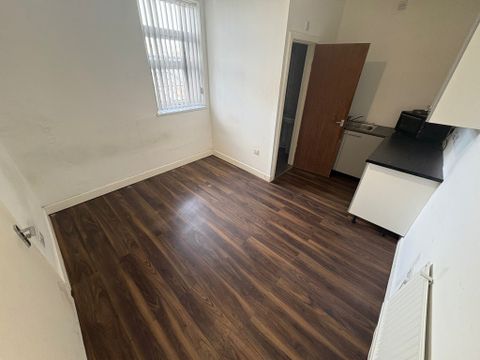 Stratford Road, Birmingham B11, Studio to rent