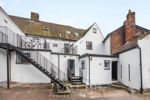 Apartment in Ipswich, Stoke - View 5