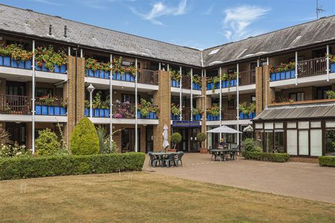 Emmbrook Court, Reading RG6 - View 2
