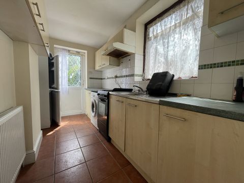 House in London, London Borough of Hillingdon - View 2