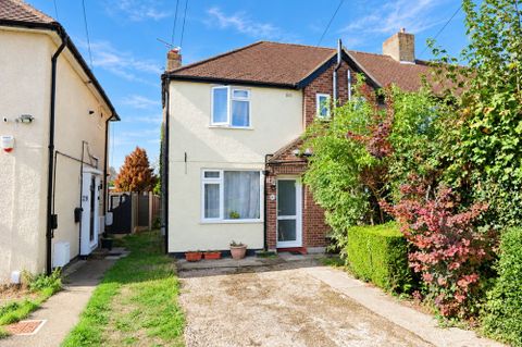 Pinewood Avenue, Uxbridge UB8