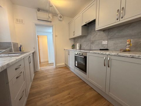 Apartment in Liverpool, Wavertree - More