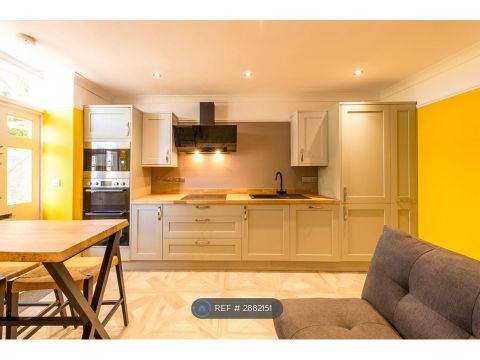 Apsley Villas, Bristol BS6 - Więcej