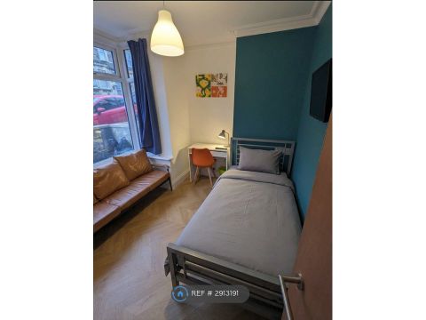 Coronation Avenue, Bath BA2
