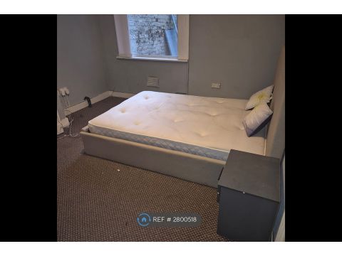 Apartment in Sefton, Liverpool City Region - View 2