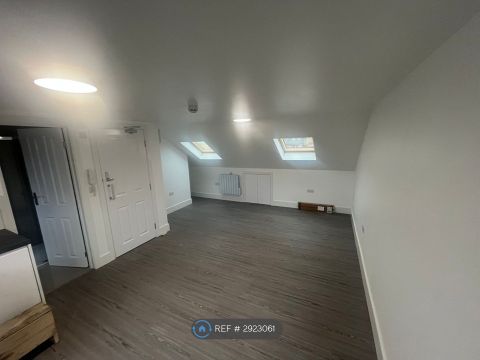 Broadwater Road, London SW17, Studio to rent