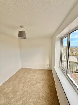 Llwynmawr Close, Sketty, Swansea SA2