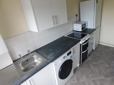 Holt Road L7, Studio to rent