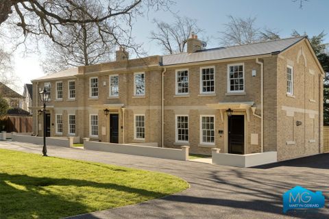 Lipton Close, London N14, New home