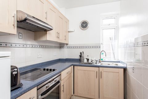 Pembroke Road, London W8 – další