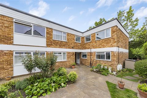 Bentley Close, London SW19